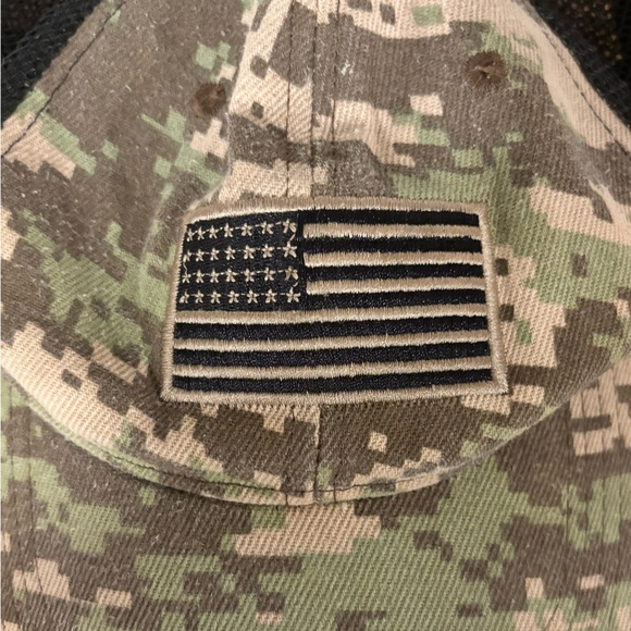 Trucker Hat Camouflage American Flag Mesh Adjustable Back - Picture 3 of 3